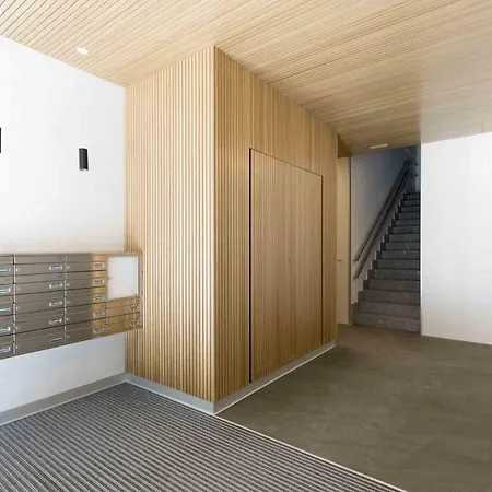 The Collection - Issar סן סבסטיאן